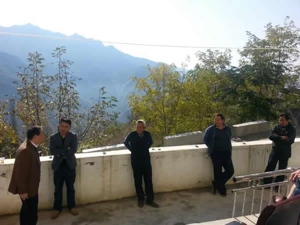 隴運(yùn)集團(tuán)公司董事長(zhǎng)、黨委書(shū)記李寅祥率相關(guān)人員專(zhuān)程前往精準(zhǔn)扶貧點(diǎn)進(jìn)行深入調(diào)研