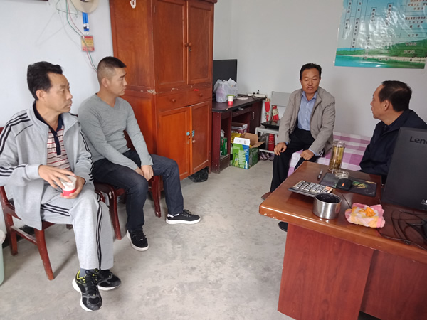 隴運(yùn)集團(tuán)公司黨委書記、董事長(zhǎng)李寅祥同志深入琵琶鎮(zhèn)寧強(qiáng)村開展幫扶工作