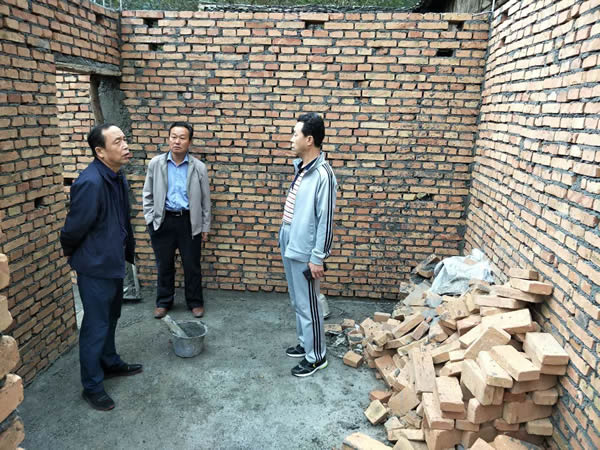 隴運(yùn)集團(tuán)公司黨委書記、董事長(zhǎng)李寅祥同志深入琵琶鎮(zhèn)寧強(qiáng)村開展幫扶工作