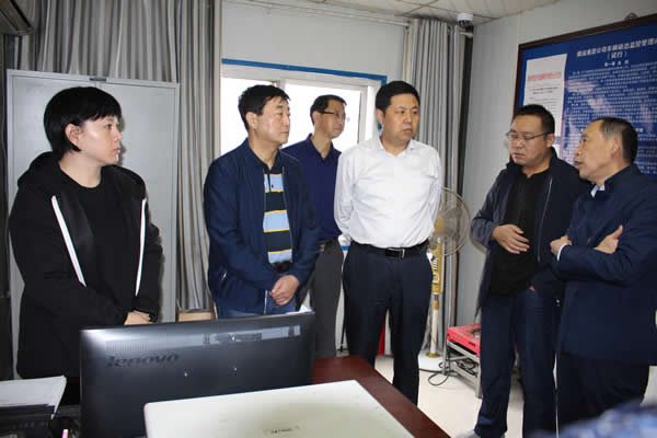 市交通運(yùn)輸局黨組副書記、市運(yùn)管局局長(zhǎng)何濤一行到隴運(yùn)集團(tuán)公司檢查國(guó)慶節(jié)前安全生產(chǎn)工作