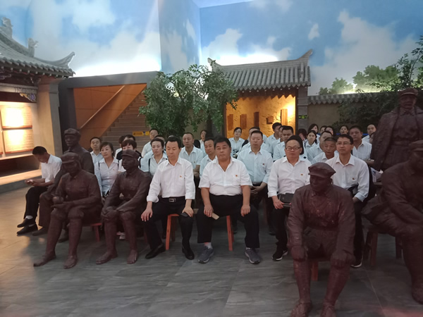 隴運(yùn)集團(tuán)公司黨委開展“不忘初心、牢記使命”紀(jì)念建黨98周年主題黨日活動