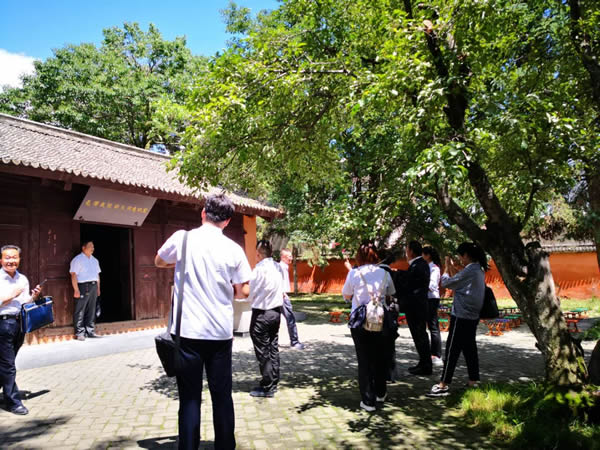 隴運(yùn)集團(tuán)公司黨委開展“不忘初心、牢記使命”紀(jì)念建黨98周年主題黨日活動