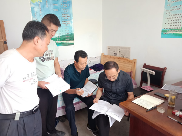 隴運(yùn)集團(tuán)公司黨委書記、董事長(zhǎng)李寅祥深入琵琶鎮(zhèn)寧強(qiáng)村檢查指導(dǎo)幫扶工作