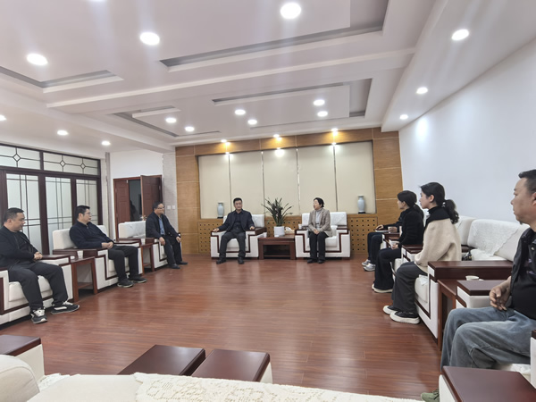 隴運集團潤華旅游客運公司、晟游天下旅行社與隴南師范學(xué)院歷史文化與旅游學(xué)院達成見習(xí)合作意向