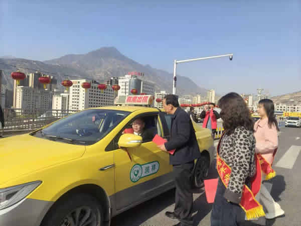 隴南市隴運(yùn)集團(tuán)公司組織開展“學(xué)雷鋒”志愿服務(wù)活動(dòng)