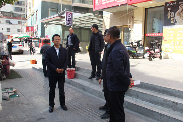 聚焦民生辦實(shí)事 優(yōu)化公交惠民生——隴運(yùn)集團(tuán)黨委書記、董事長馬明喜調(diào)研新開通公交線路