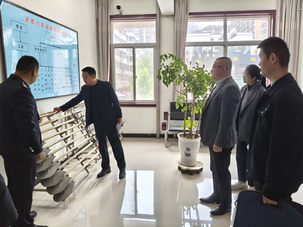 隴南市隴運集團(tuán)公司黨委書記、董事長馬明喜帶隊開展安全生產(chǎn)檢查